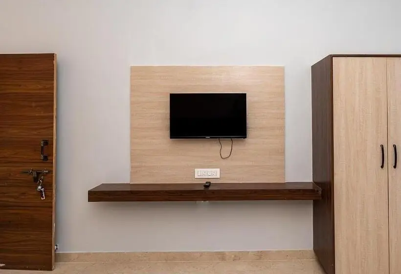 Quarto standard, Moustache Pushkar