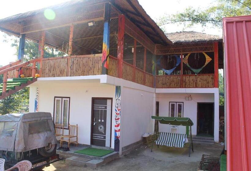 スタンダード４人部屋, Changmai S Inn Kaziranga