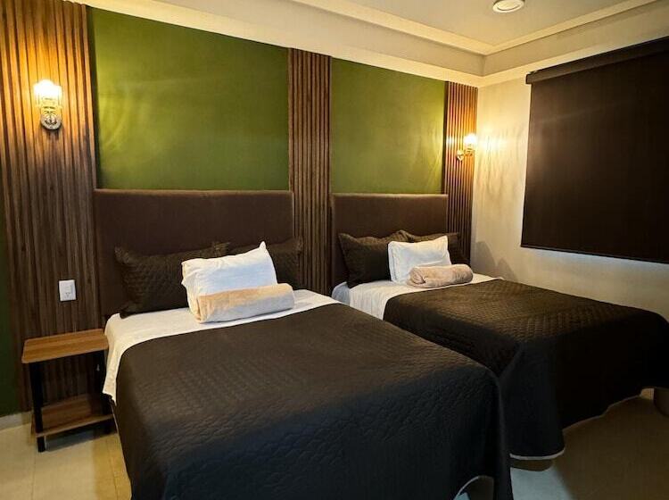 Номер Стандарт Трехместный, Royal Madero Inn Express