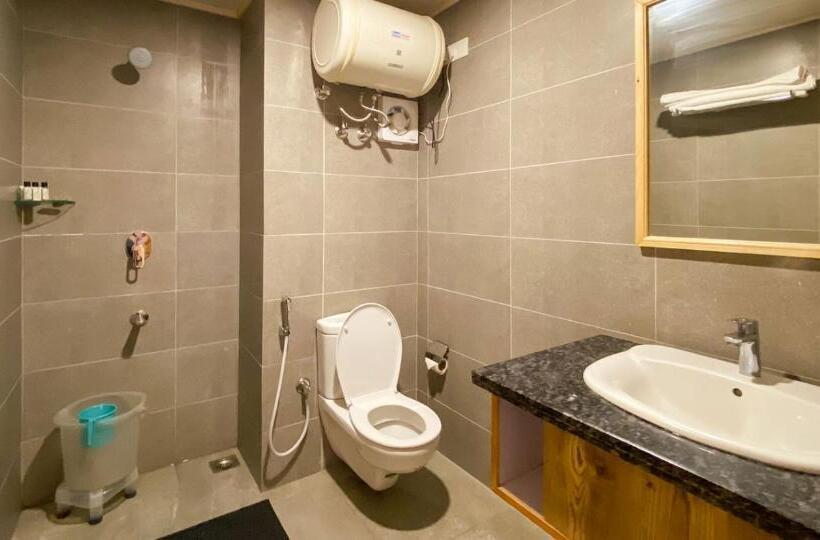 キングサイズベッドのデラックスルーム, The Grand Narmada