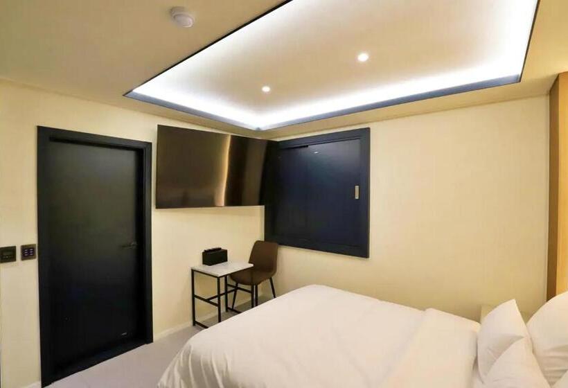 חדר סטנדרט יחיד, 141