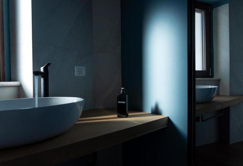 غرفة قياسية, Mavi Rooms