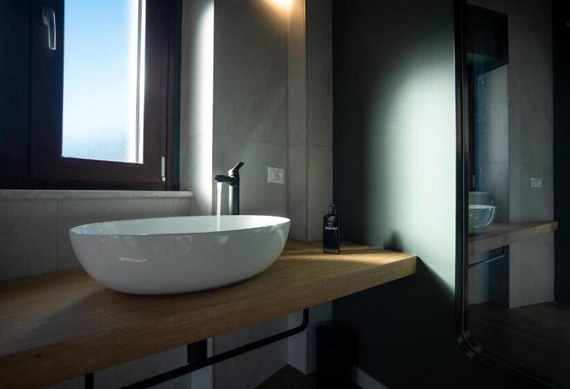 غرفة قياسية مزوَّدة بتراس, Mavi Rooms