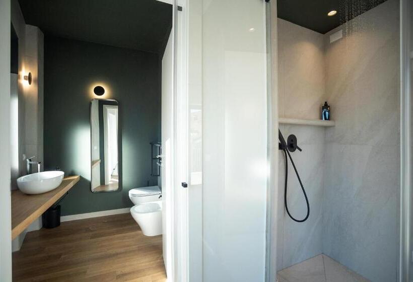 غرفة قياسية مزوَّدة بتراس, Mavi Rooms