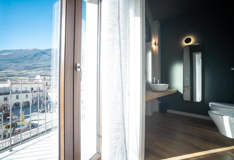 غرفة قياسية مزوَّدة بتراس, Mavi Rooms