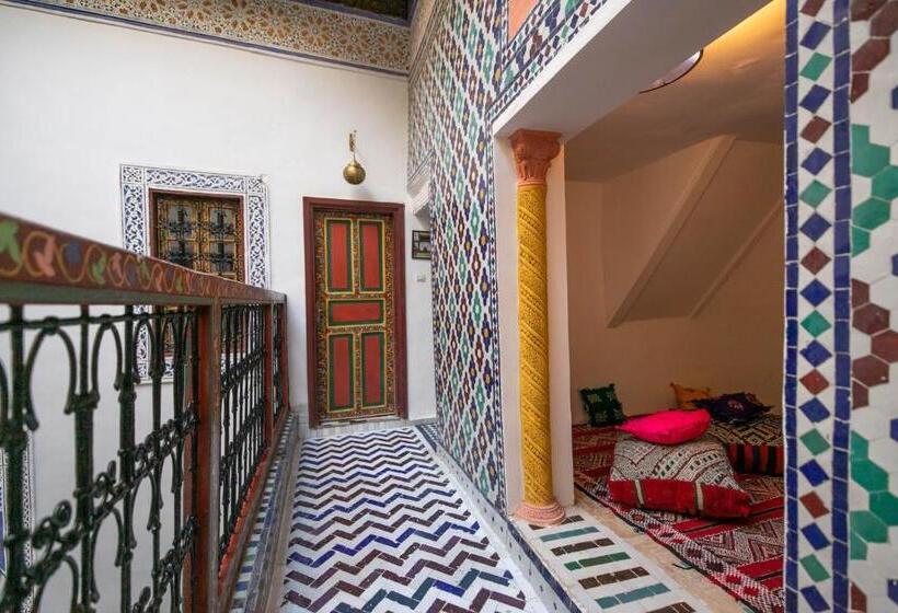 Camera Quadrupla Standard, Riad Fez Qamar