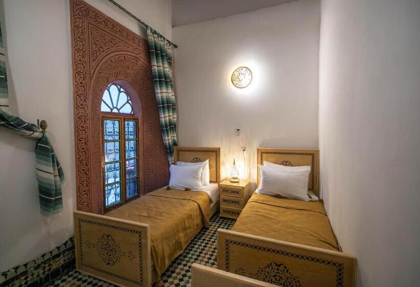 Camera Standard, Riad Fez Qamar