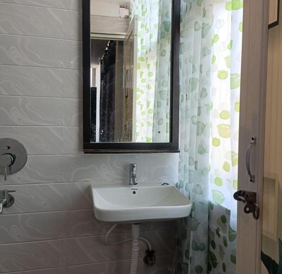 חדר דחוקס עם מיטת קינג, Arnnapurna Hotel & Resort