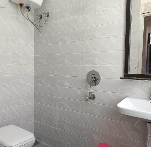 חדר דחוקס עם מיטת קינג, Arnnapurna Hotel & Resort