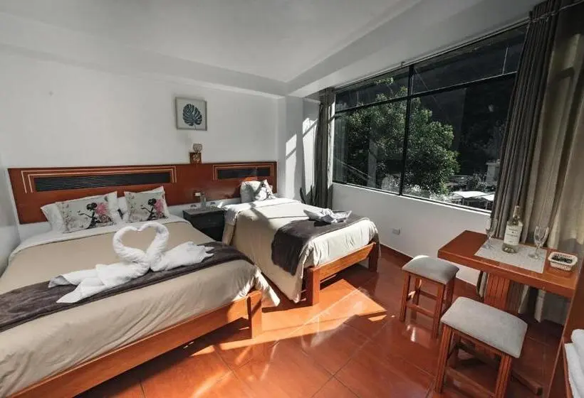 اتاق خانوادگی با چشم‌انداز کوه, Escobedo’s Inn Machupicchu