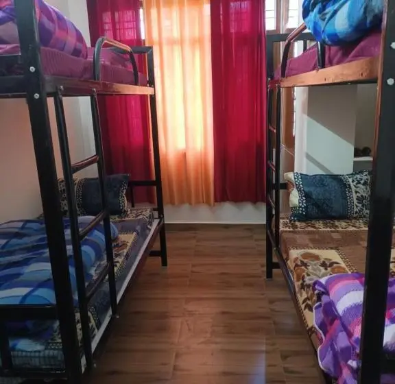 スタンダード４人部屋, Him Aaranya Home Stay Shimla