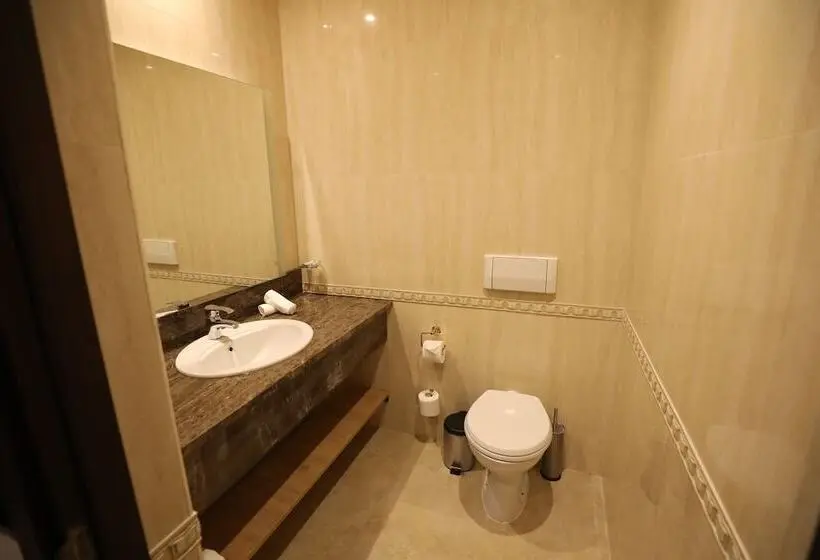 سوییت جونیور, Eighty Eight Deluxe Hotel & Spa