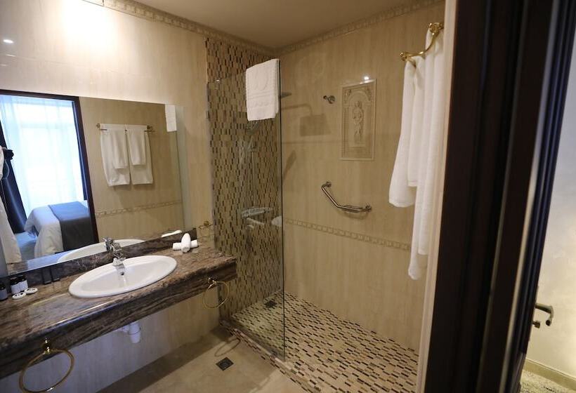 سوییت جونیور, Eighty Eight Deluxe Hotel & Spa