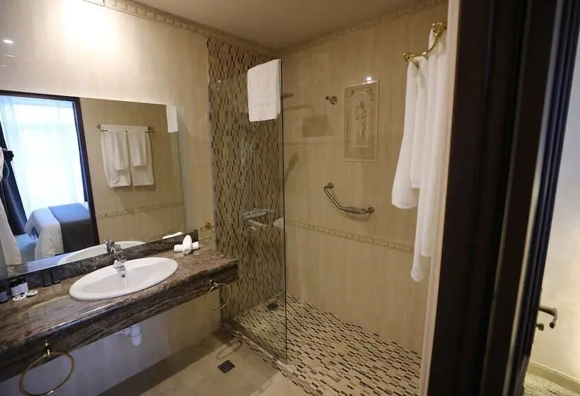 سوییت جونیور, Eighty Eight Deluxe Hotel & Spa
