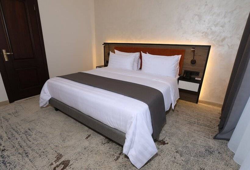 سوییت جونیور, Eighty Eight Deluxe Hotel & Spa