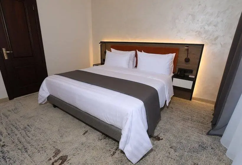 سوییت جونیور, Eighty Eight Deluxe Hotel & Spa