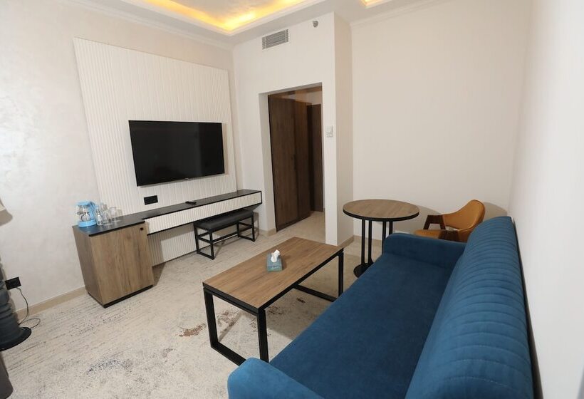 سوییت جونیور, Eighty Eight Deluxe Hotel & Spa