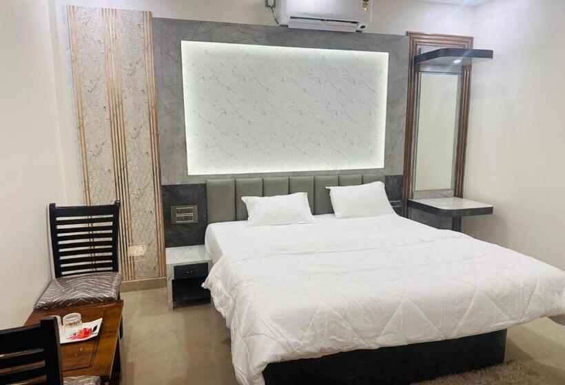 חדר דלוקס, Yatri Nivas Sagara