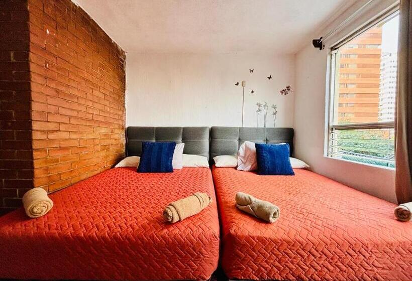 اتاق لوکس خانوادگی, Nomad House