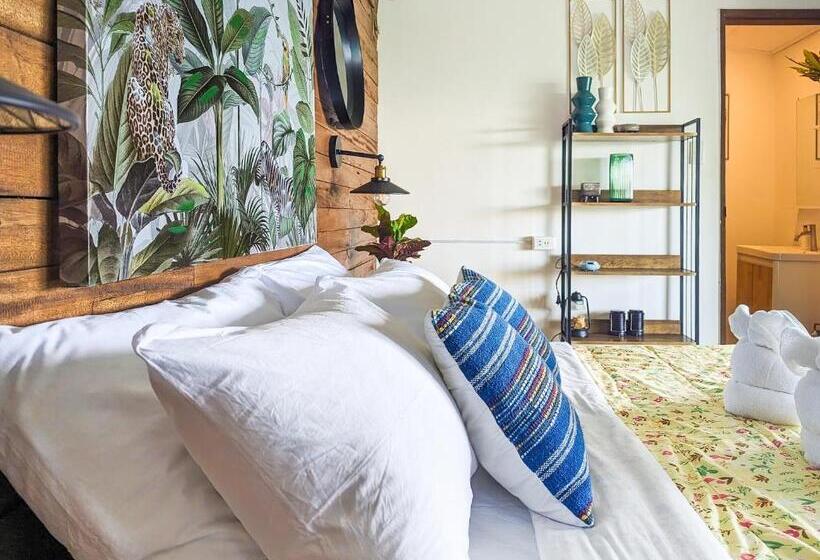 اتاق اساندارد با چشمانداز جانبی به دریا, Ponderosa Golf And Resort