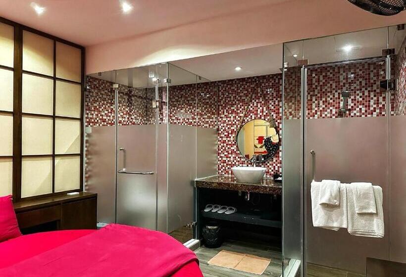 اتاق لوکس با تخت بزرگ, 69 Boutique By Minova