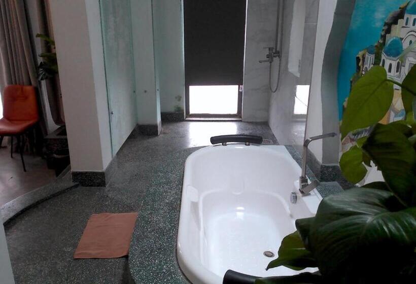 اتاق استاندارد با وان آب گرم, 69 Boutique By Minova