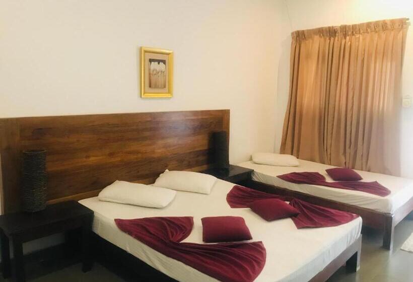 חדר סטנדרט לשלושה, Polonnaruwa Holiday Inn