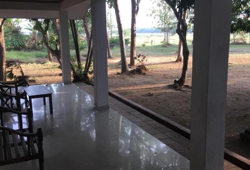 חדר משפחתי, Polonnaruwa Holiday Inn