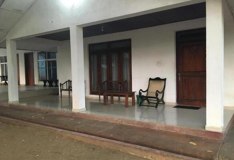 חדר משפחתי, Polonnaruwa Holiday Inn