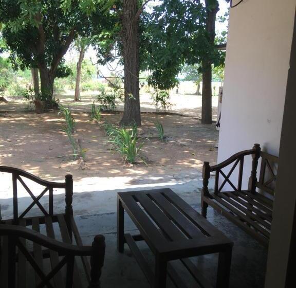 חדר סטנדרט נוף לאגם, Polonnaruwa Holiday Inn