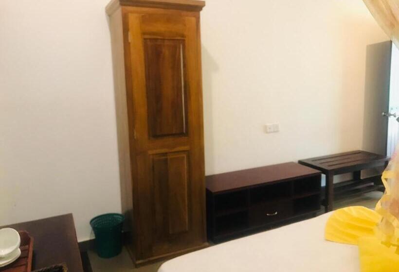 חדר אקונומי, Polonnaruwa Holiday Inn