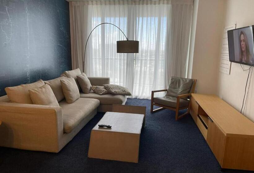 침실 2개 아파트, Iconic View   Family 2br Suite   Hotel   Fiber Internet