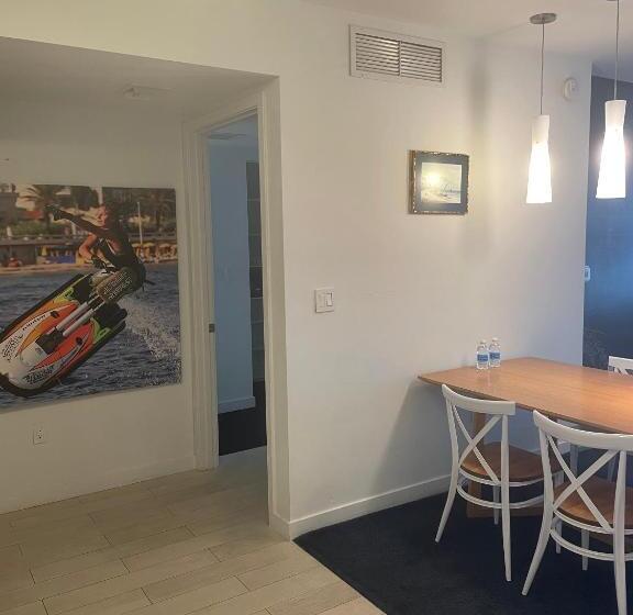 침실 2개 아파트, Iconic View   Family 2br Suite   Hotel   Fiber Internet