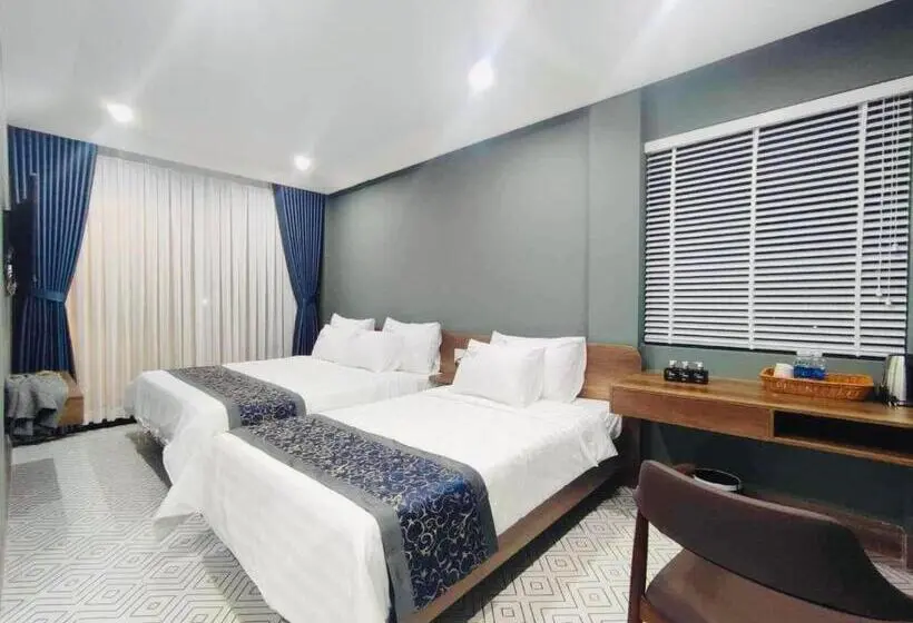 اتاق استاندارد با چشم‌انداز استخر, Riwin Hotel Pleiku