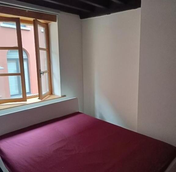 اتاق اکونومی, Viktoria Hostel