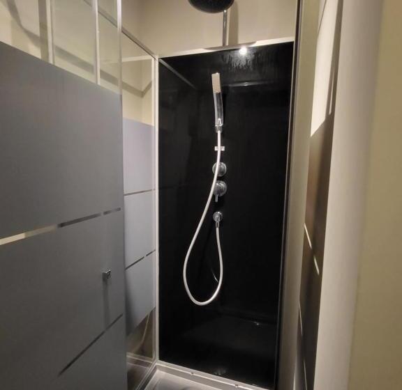 اتاق اکونومی, Viktoria Hostel