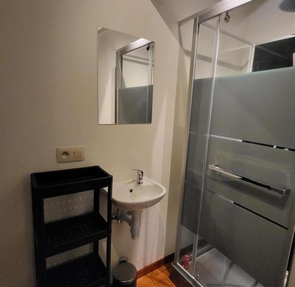 اتاق اکونومی, Viktoria Hostel