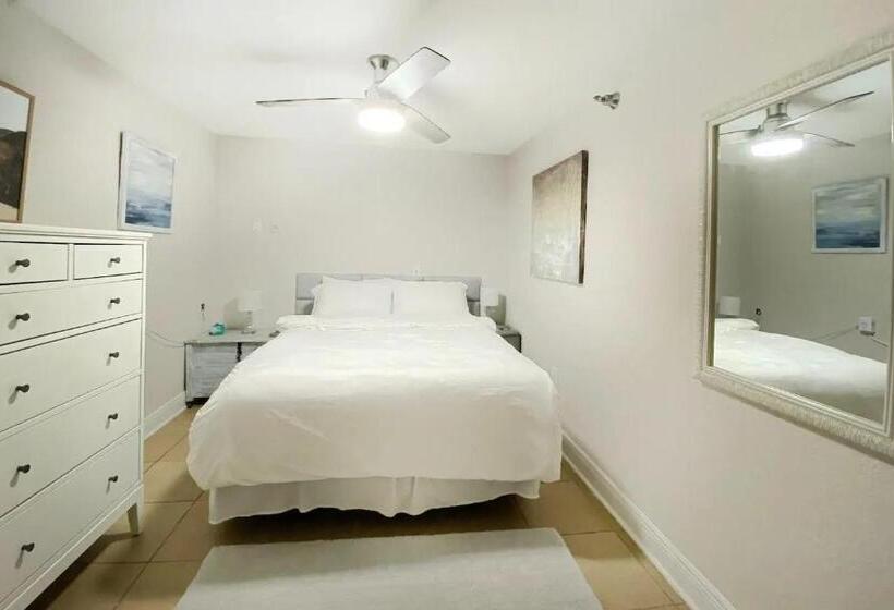 침실 1개 발코니 아파트, Condo In Waterfront Resort With Balcony Close To Beaches Free Bikes