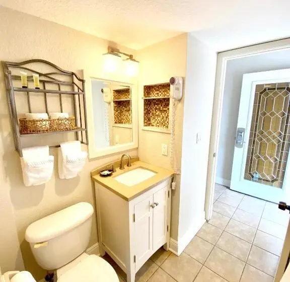 Talo 1 Makuuhuone, Condo In Waterfront Resort With Balcony Close To Beaches Free Bikes