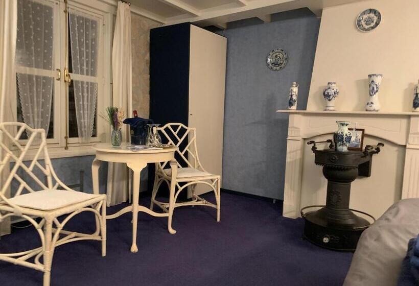 Standard room with outdoor bath, B&b Petit Chateau   Stijlvol Verblijf Voor Werk En Ontspanning