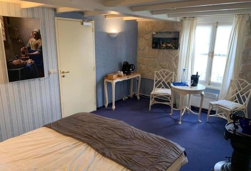 Standard room with outdoor bath, B&b Petit Chateau   Stijlvol Verblijf Voor Werk En Ontspanning