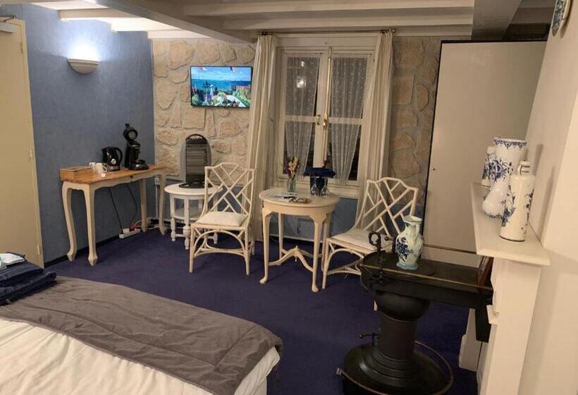 Standard room with outdoor bath, B&b Petit Chateau   Stijlvol Verblijf Voor Werk En Ontspanning