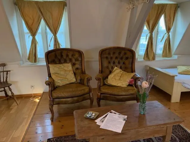Executive Kolmen Hengen Huone, B&b Petit Chateau   Stijlvol Verblijf Voor Werk En Ontspanning
