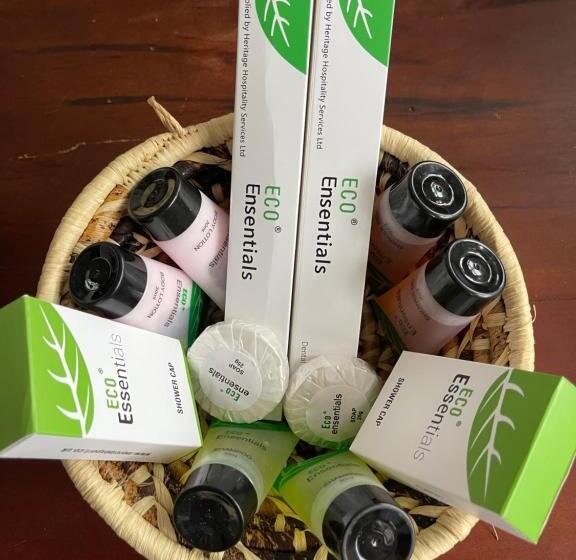 اتاق لوکس با بالکن و چشم‌انداز دریا, The Jewel And The Lake