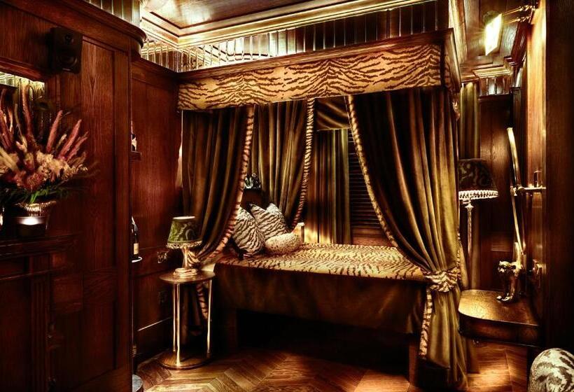 סוויטה, House Of Gods Glasgow