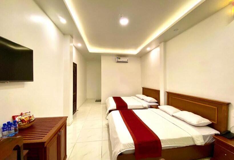 اتاق استاندارد چهارنفره با بالکن, Phuong Nam Sa đec