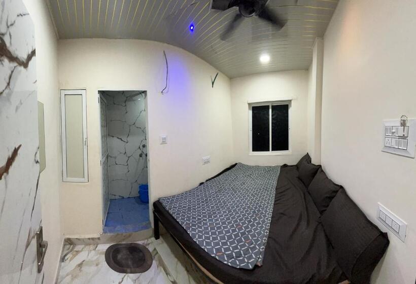 اتاق استاندارد سه نفره, Winter Hotel At Ujjain