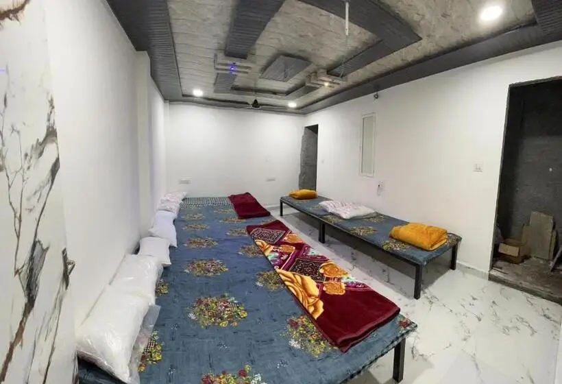 ファミリールーム, Winter Hotel At Ujjain