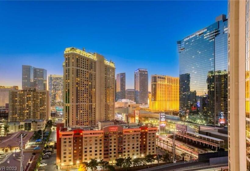 سوئیت با بالکن, Panorama Vista Suite 1br 2ba, Full Kitchen, Strip View, Balcony, Corner Unit