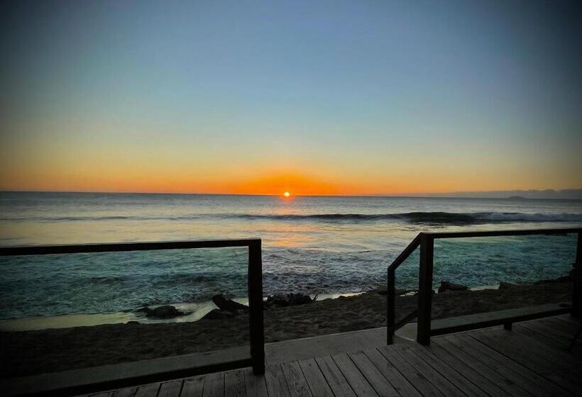 سوییت خانوادگی, 1 Corcega Beachfront Suites